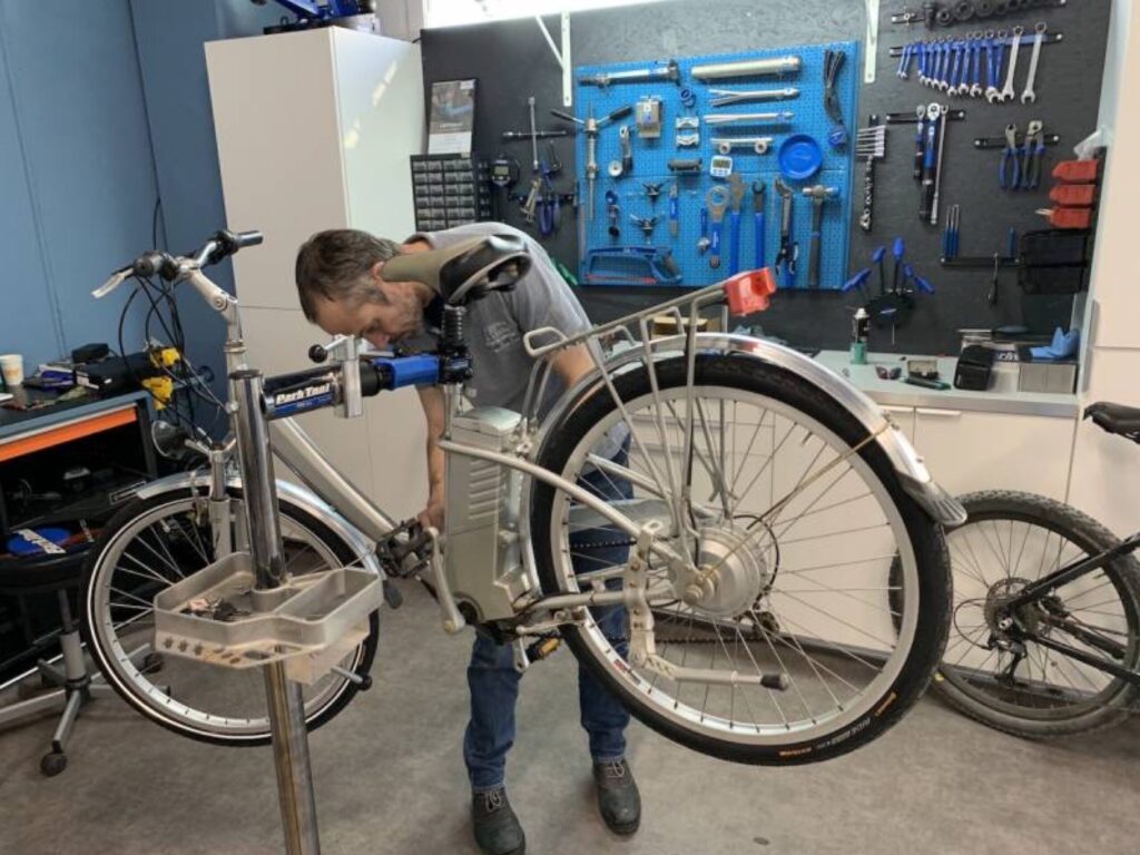 réseau national de réparation de deux roues électrique par des professionnels